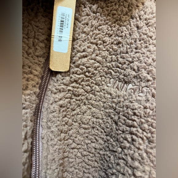 SKIMS Sherpa Teddy Cozy Zip Up Crop Jacket and Wide Leg Tigers Eye Joggers - Picture 6 of 11